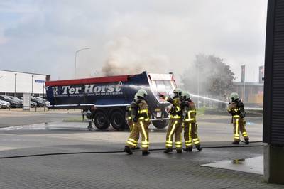 Enorme rookontwikkeling bij trailerbrand in Doetinchem
