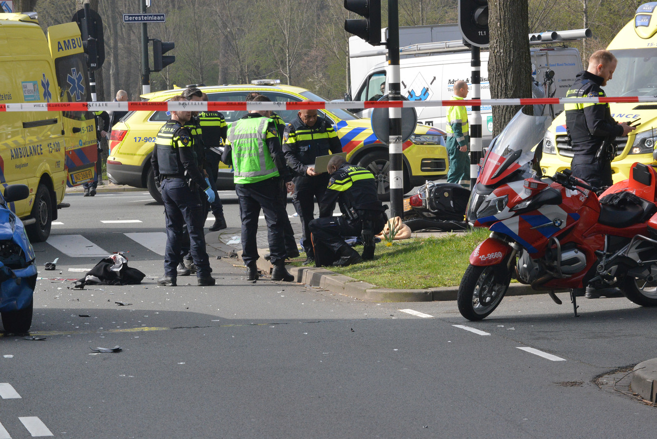 Scooterrijder Ernstig Gewond Na Aanrijding Op De Melis Stokelaan In Den Haag Foto Ad Nl