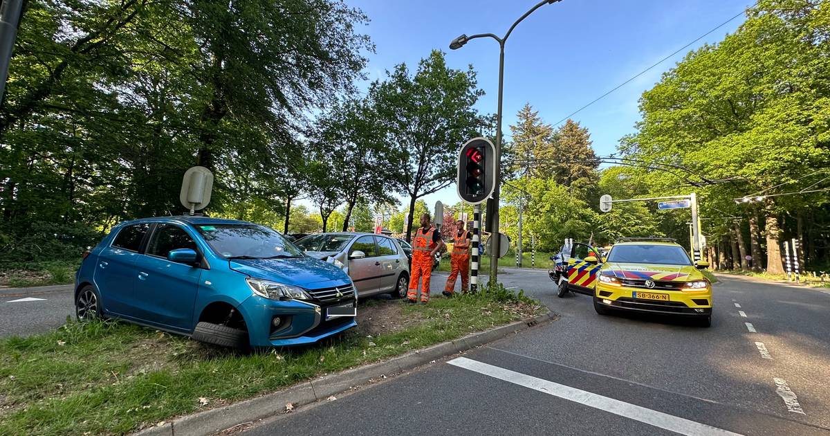 Gewond bij botsing tussen twee autos op A50 bij Herpen.