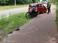 Een bestuurder van een Harley Davidson raakte donderdagavond een tegenliggende auto toen hij een botsing met een afslaan voertuig op de Haagweg in Monster wilde voorkomen.