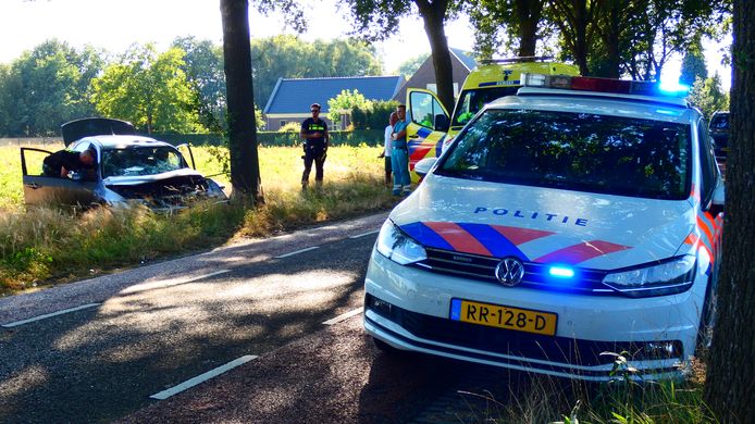 Het slachtoffer is met een ambulance naar het ziekenhuis gebracht in Uden.