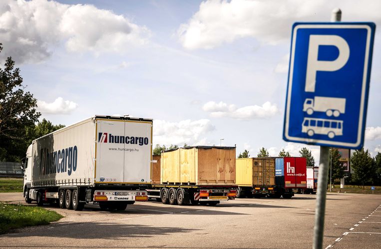 Vrachtwagenchauffeurs zijn vaak slachtoffers van arbeidsuitbuiting. Maar dat leidt zelden tot een zaak, aldus FNV. Beeld ANP