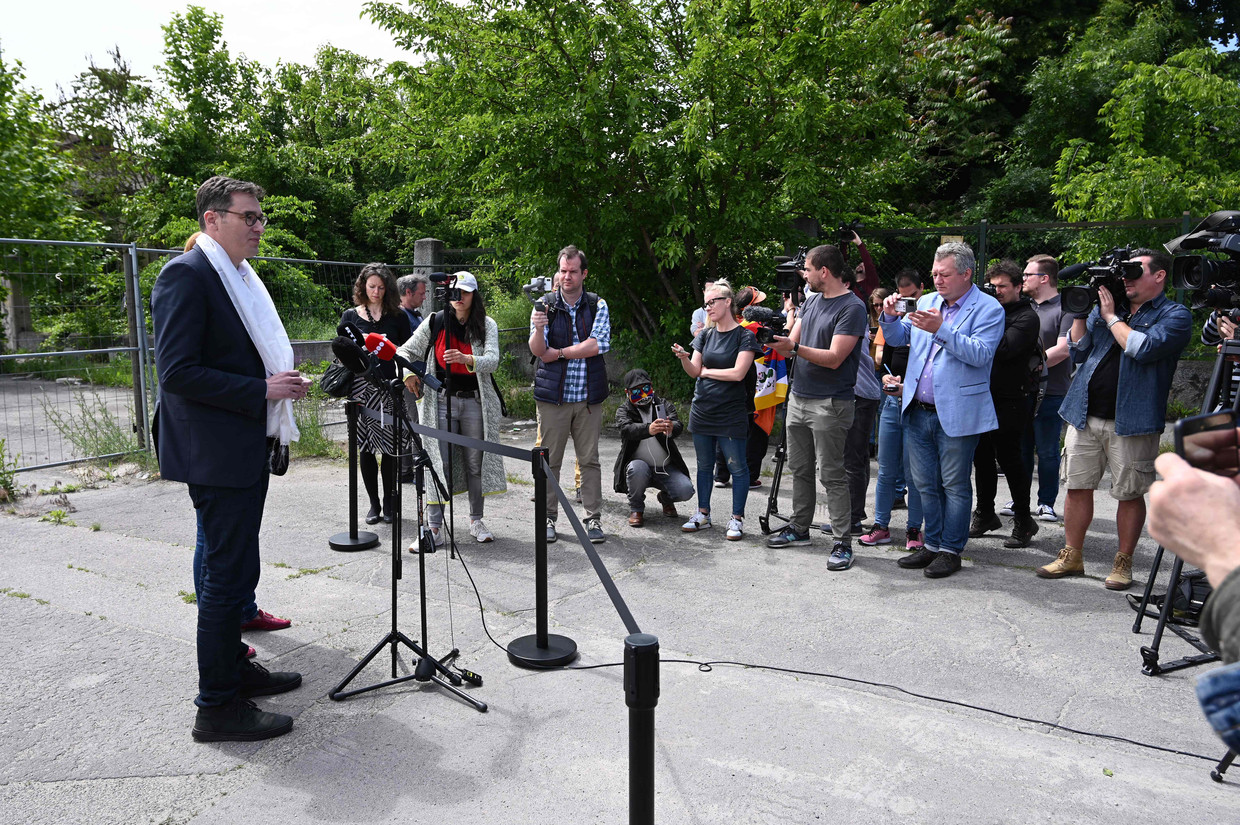 Mayor Girgili Karacsonne gives a press conference on the names of the new streets.  Statue of Attila Kispendek / AFP
