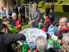 Moluks monument onthuld op begraafplaats Essenhof