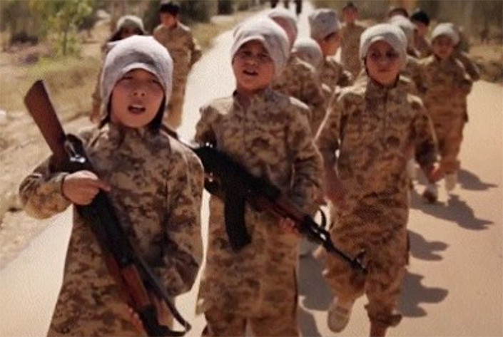 Zo brainwasht IS jonge kinderen om de toekomst van het kalifaat te  verzekeren | Foto | hln.be