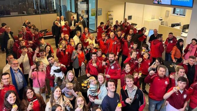 Kampioenen van judoclub Jitsu-Kwai krijgen hulde op gemeentehuis 