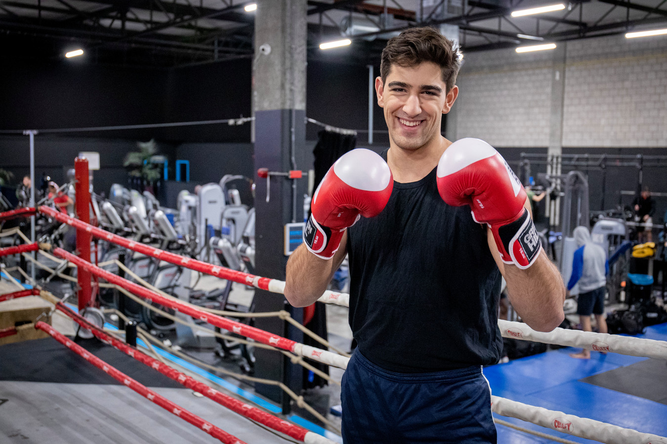Mustafa Sarialtun in boksschool The Golden Gloves.