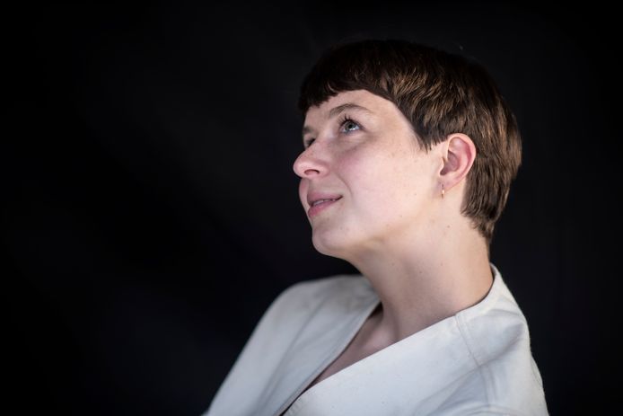 Liedschrijver Tessa Douwstra van de band LUWTEN.