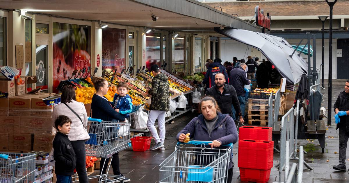 Turkse supermarkt Güven te groot voor kleine winkelstrip in de Arnhemse wijk Presikhaaf Arnhem