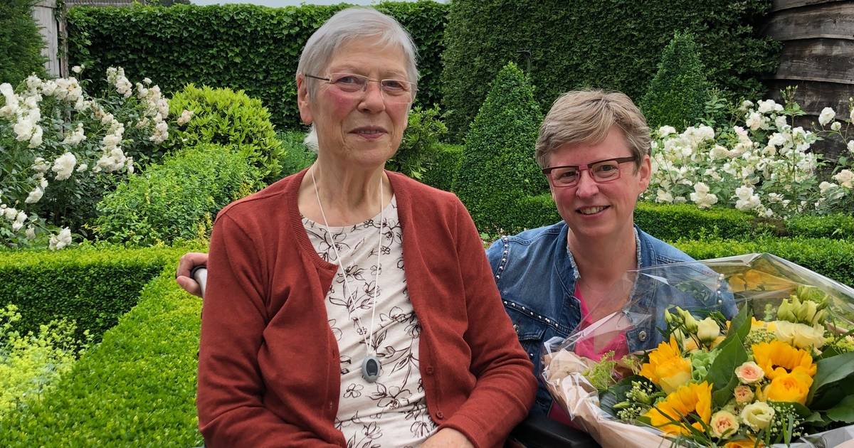 Wit-Gele Kruis zet mantelzorger Marleen in de bloemetjes | Poperinge ...