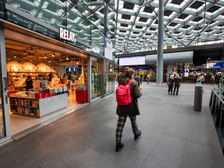Bendes en daklozen roven Den Haag CS leeg: 'Staan 's morgens al in groepjes met alcohol’