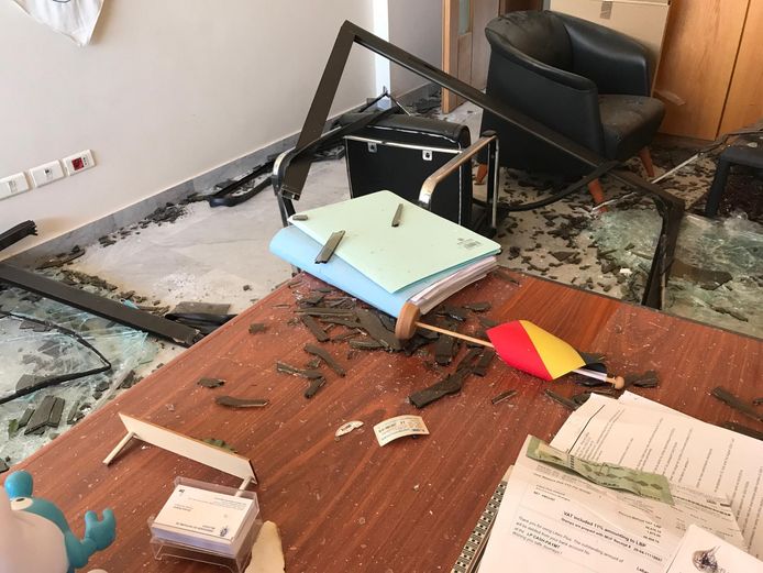 De Belgische ambassade in Beiroet ligt op anderhalve kilometer van de explosie, en is zwaar beschadigd.