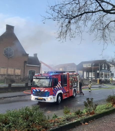 Brand in leegstaande kerk Rhenen, veel rookontwikkeling
