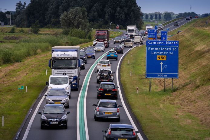 Het verbreden van de N50 bij Kampen kan bijna 2 miljoen euro duurder worden dan verwacht door de hoge prijzen in de bouw.