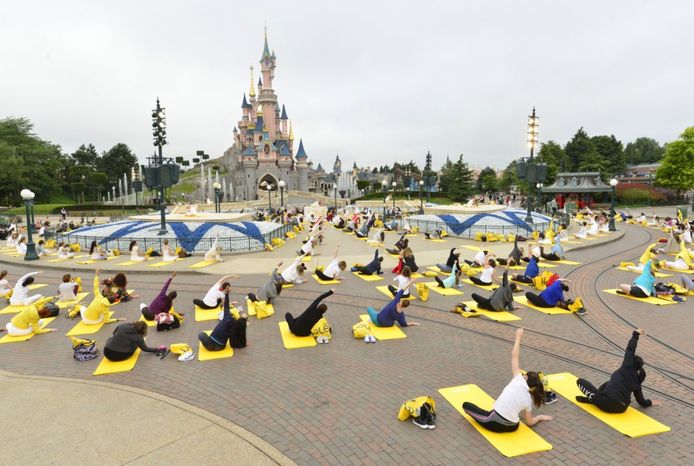 Disneyland Paris organiseert yogaweekend voor bezoekers