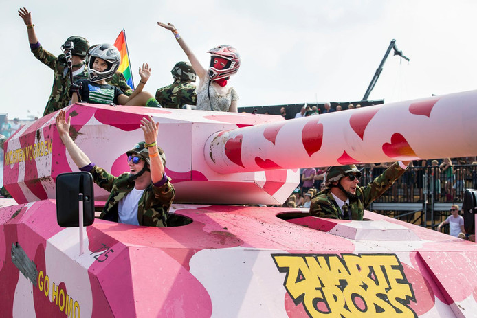 Pussy Riot Op Zwarte Cross Brieven Hebben Ons Gesteund Zwarte