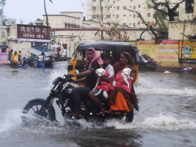 India is cycloon te slim af: 1,2 miljoen mensen op tijd geëvacueerd