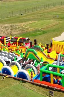 Le plus grand parcours gonflable au monde s’installe à Rocourt: prêts à relever le défi?