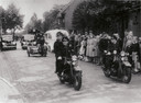 Defilé van de politie ter gelegenheid van Koninginnedag 31 augustus 1945.