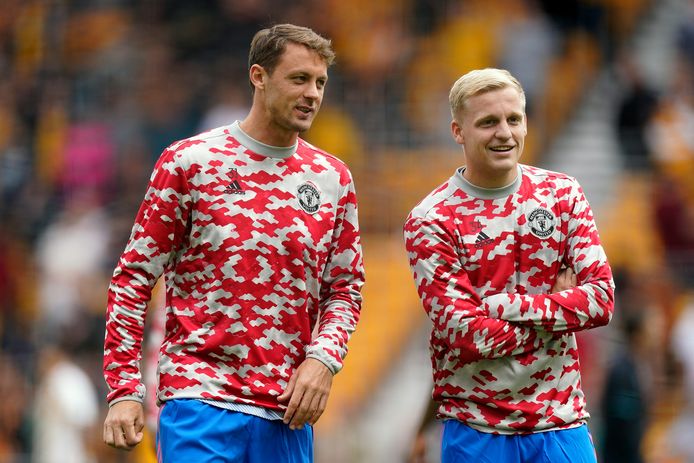 Donny van de Beek samen met ploeggenoot Nemanja Matic.