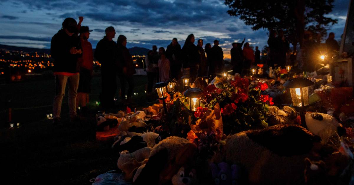 Incendio di due chiese cattoliche in Canada, forse legato al ritrovamento di 215 corpi in un collegio |  all’estero