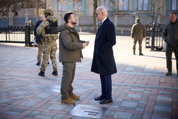 De Oekraïense president Zelensky en de Amerikaanse president Biden bij een bezoek van die laatste aan Oekraïne in februari van dit jaar.