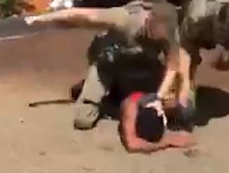VIDEO. Opnieuw ophef rond politiegeweld in de VS: agenten slaan hoofd van 15-jarige hard tegen de grond en kloppen nog na