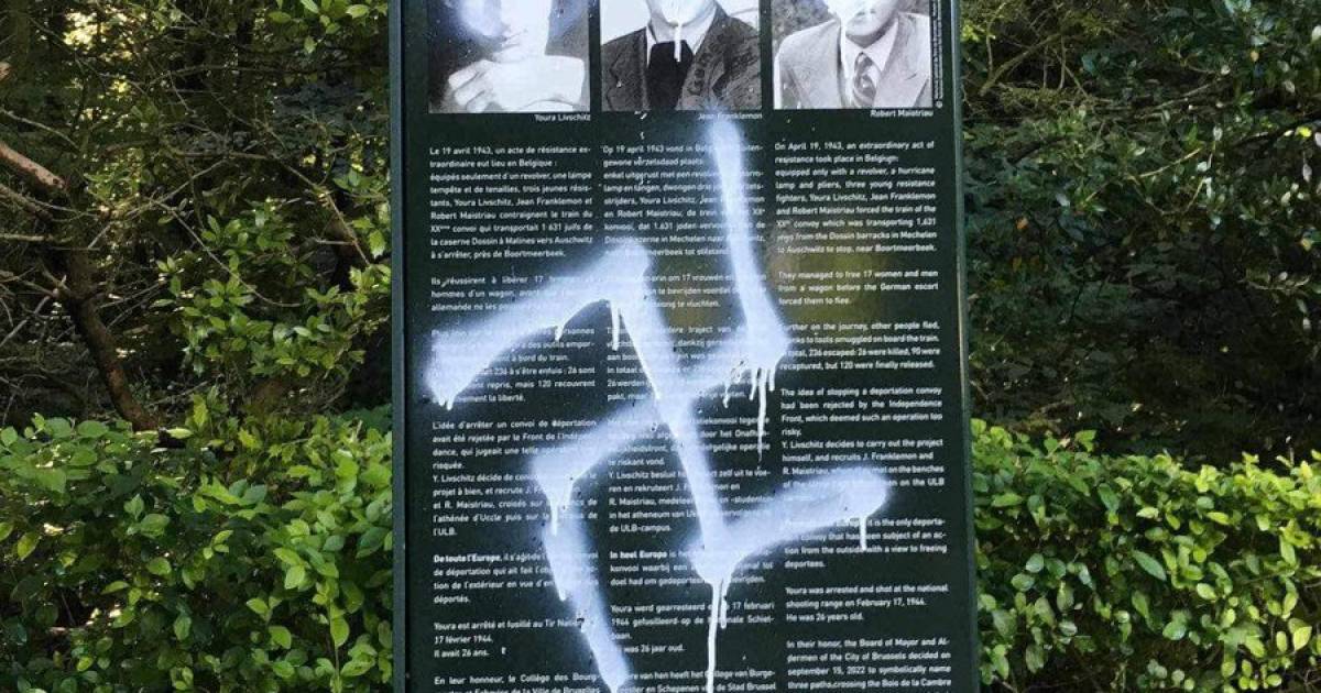 Une centaine de personnes dénoncent la dégradation du monument du “20e