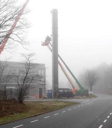 Mast in de mist: nieuwe reclamezuil langs A58 bij Roosendaal