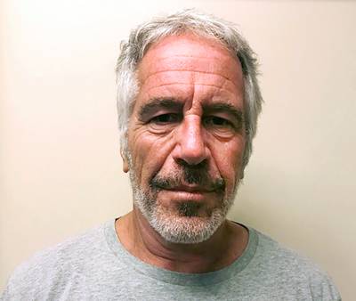 Twee bewakers Jeffrey Epstein opgepakt om vervalsen papieren