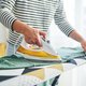 8x zo verwijder je kreukels uit kleding zonder een strijkbout te gebruiken