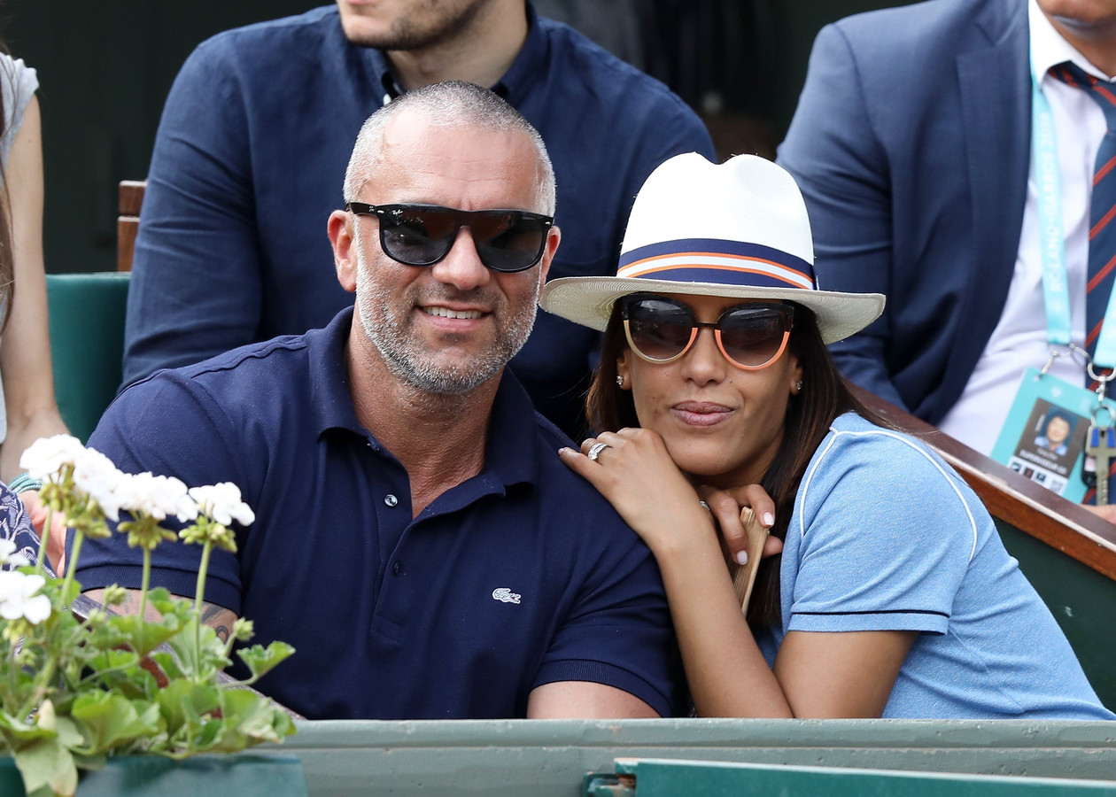 Ce mercredi 8 juillet, le mari de la chanteuse Amel Bent, Patrick Antonelli, sera fixé sur la décision du tribunal correctionnel de Nanterre dans le cadre de son procès pour trafic de permis de conduire.