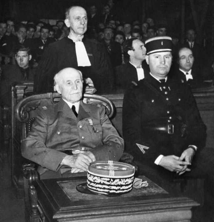 Maarschalk Philippe Pétain, hoofd van het Franse Vichybewind, tijdens het proces tegen hem aan het einde van de Tweede Wereldoorlog in Parijs.