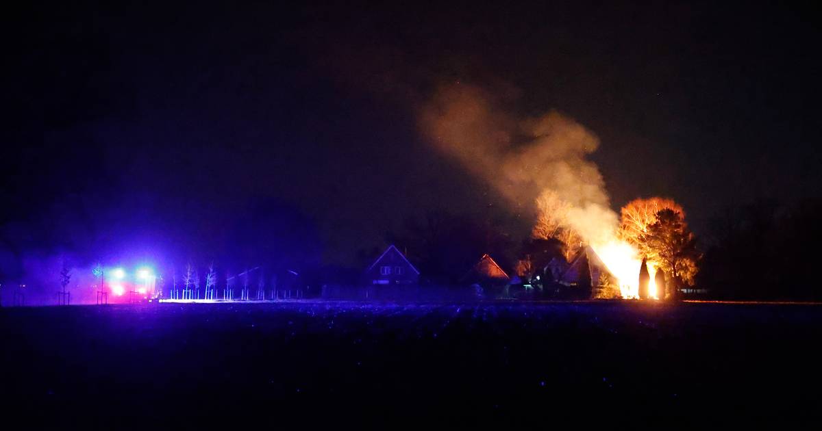 Uitslaande schuurbrand in Bornerbroek