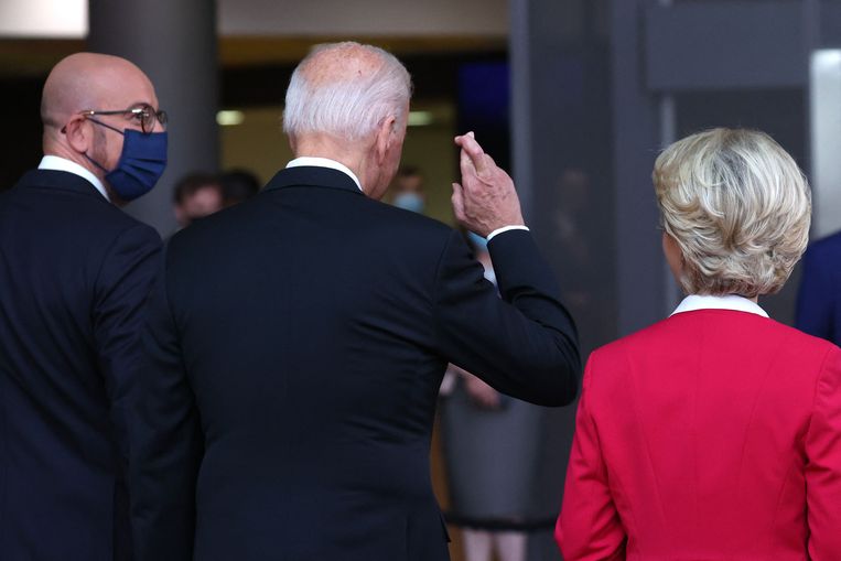EU-president Charles Michel, de Amerikaanse president Joe Biden en voorzitter van de Europese Commissie Ursula von der Leyen. Beeld AFP