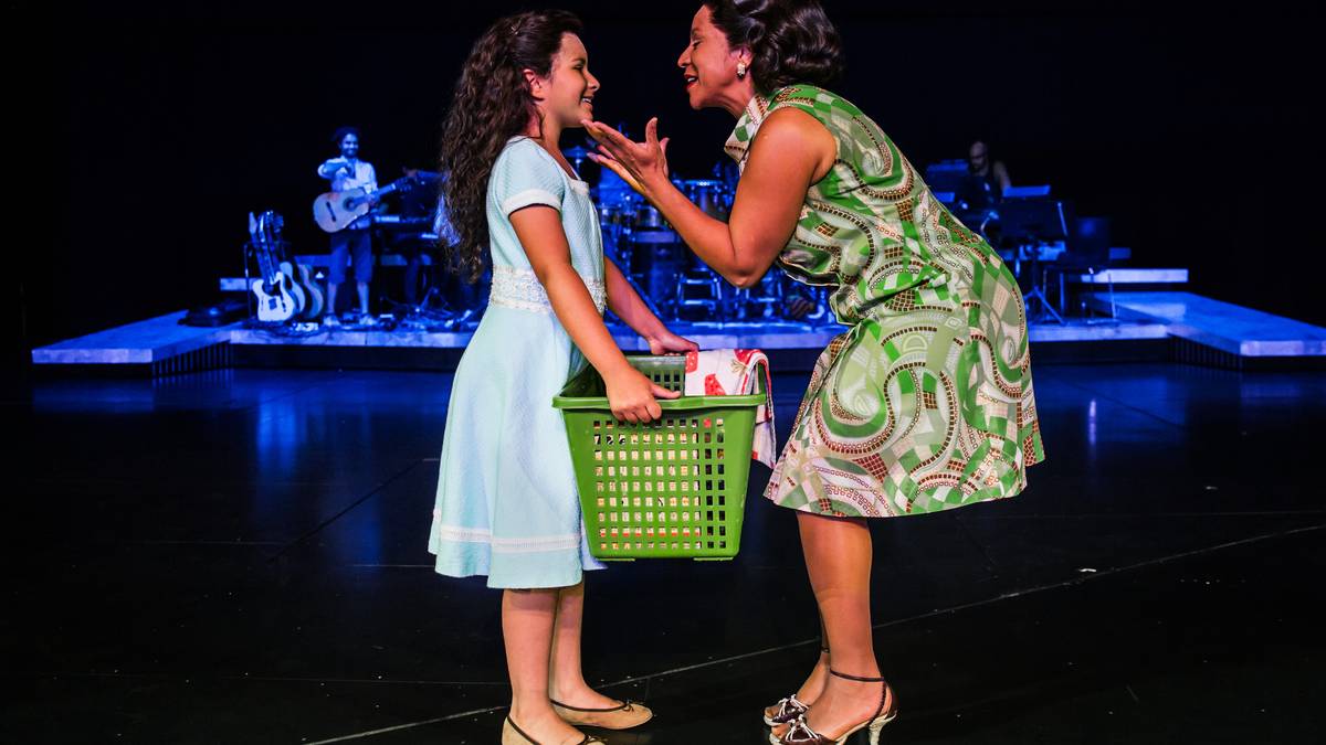 Julia (8) speelt met haar moeder Nurlaila in On Your Feet! | Show |  gelderlander.nl