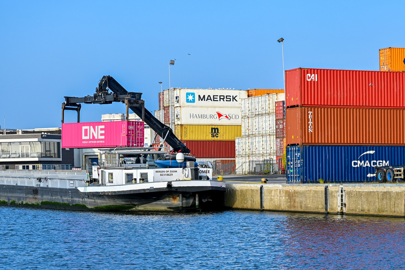 Weer deel kade containerterminal Bergen op Zoom afgezet ‘Niet