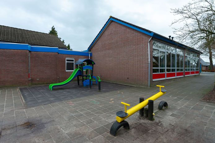 De scholen in Wanneperveen moeten op termijn plaatsmaken voor nieuwbouw.