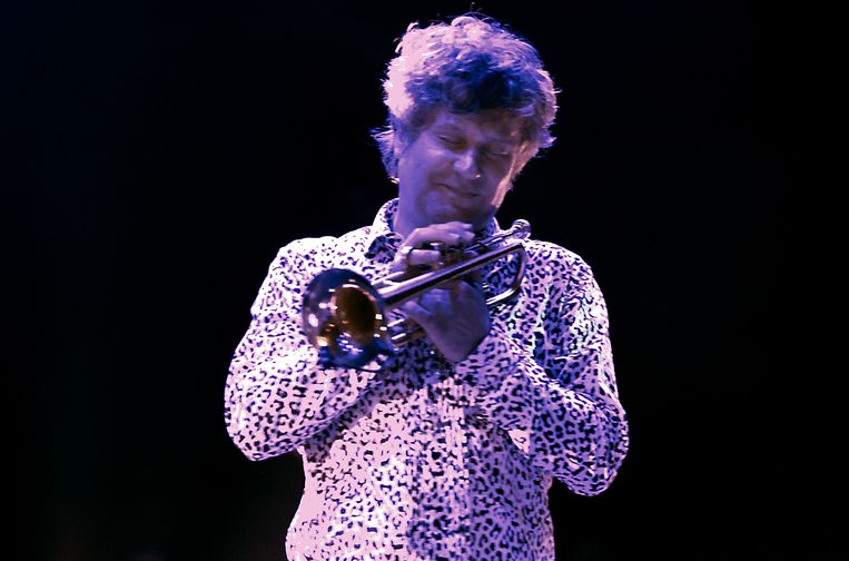 De Nederlandse trompettist Eric Vloeimans tijdens zijn optreden met cellist Jorg Brinkman en accordeonist Tuur Florizone op het North Sea Jazz Festival Beeld Paul Bergen