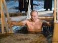 Poetin baadt in ijskoud water voor orthodoxe driekoningenviering