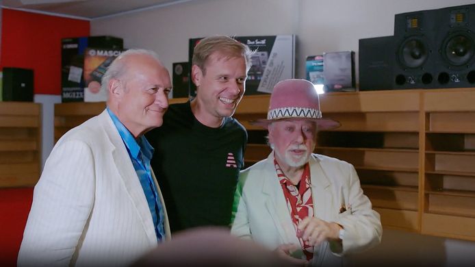 Jacques en Urbain ontmoeten DJ Armin van Buuren in Ushuaïa