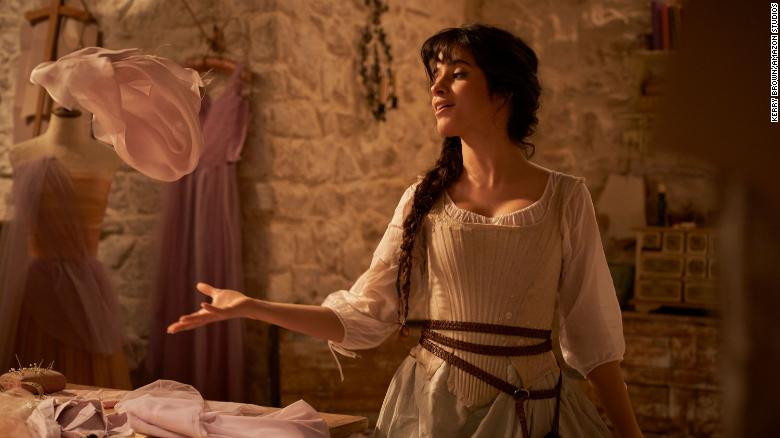 Camila Cabello est Cendrillon. Bientôt sur Amazon Prime.