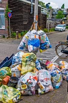 Vuilniszakken langs de weg zetten vóór de ophaaldag? Daar ga je vanaf morgen in Gouda meer voor betalen 