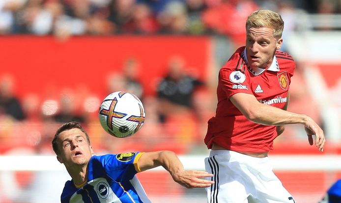 Donny van de Beek wil snel teurgkeren op het veld.