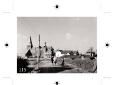 Geen voetbalplaatjes maar een album met historische foto's in Duiven
