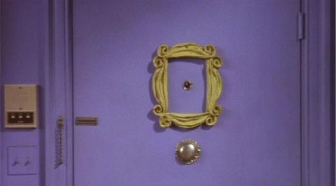 Friends : comment (parfaitement) recréer la porte de Monica chez vous ?