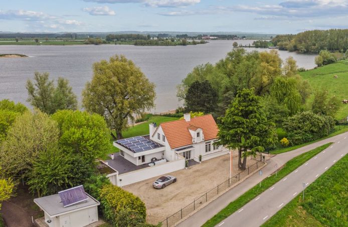 Villa Veerhuis in Maurik staat te koop. Foto: Funda