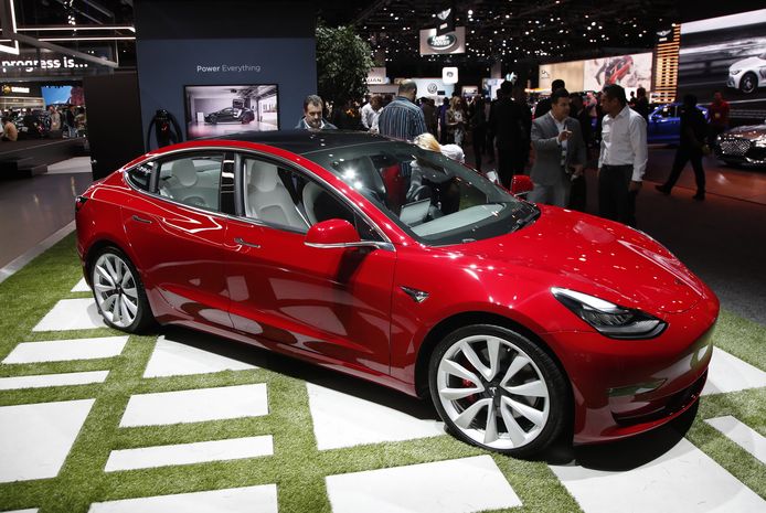 De Tesla Model 3 werd voorgesteld op de autoshow van Los Angeles.