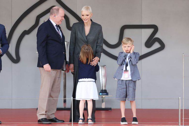 Prins Albert, prinses Charlene en de kinderen bij het WK Formule E.  Beeld Getty Images