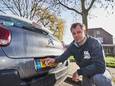 Het gaat hem niet om het geld, maar puur om het principe: dat het allemaal heel onduidelijk is qua regels of zoiets als een stickertje nou mag of niet.